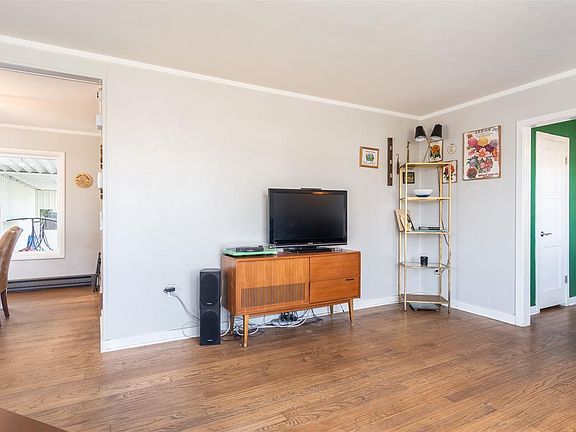 4th image of 1413 Jadwin Ave