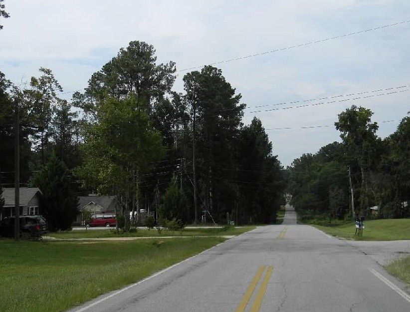 2nd image of 811 Central Rd
