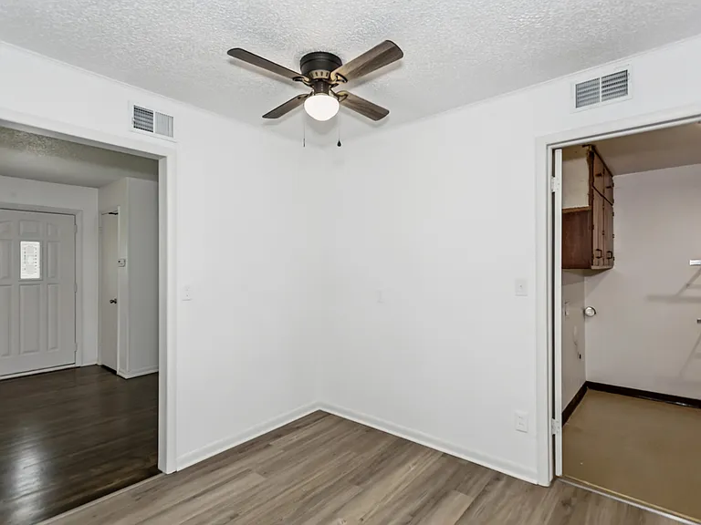 1114 E 31st St S — Photo 5