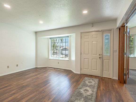 3rd image of 635 Monte Vista Way
