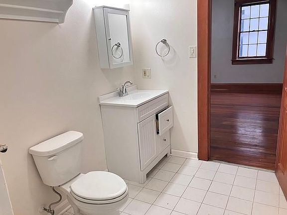 4th image of 518 Chartres St #304