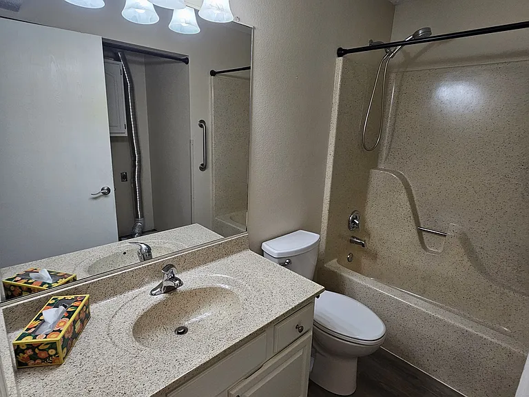 2412 NW 8th St — Photo 34