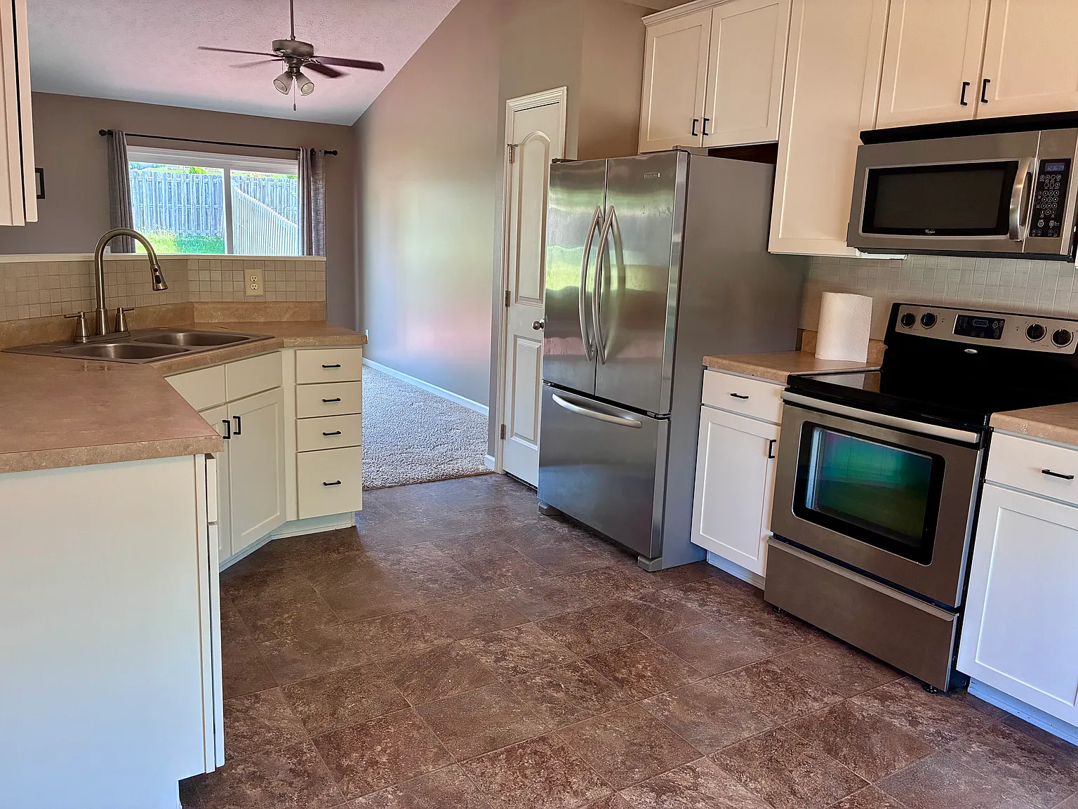 3 bed, 2.5 bath, 1543 sqft, $2,100 — Photo 2