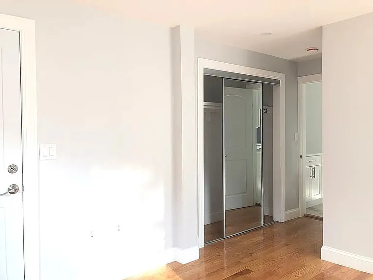 31 Middle St #1 — Photo 7
