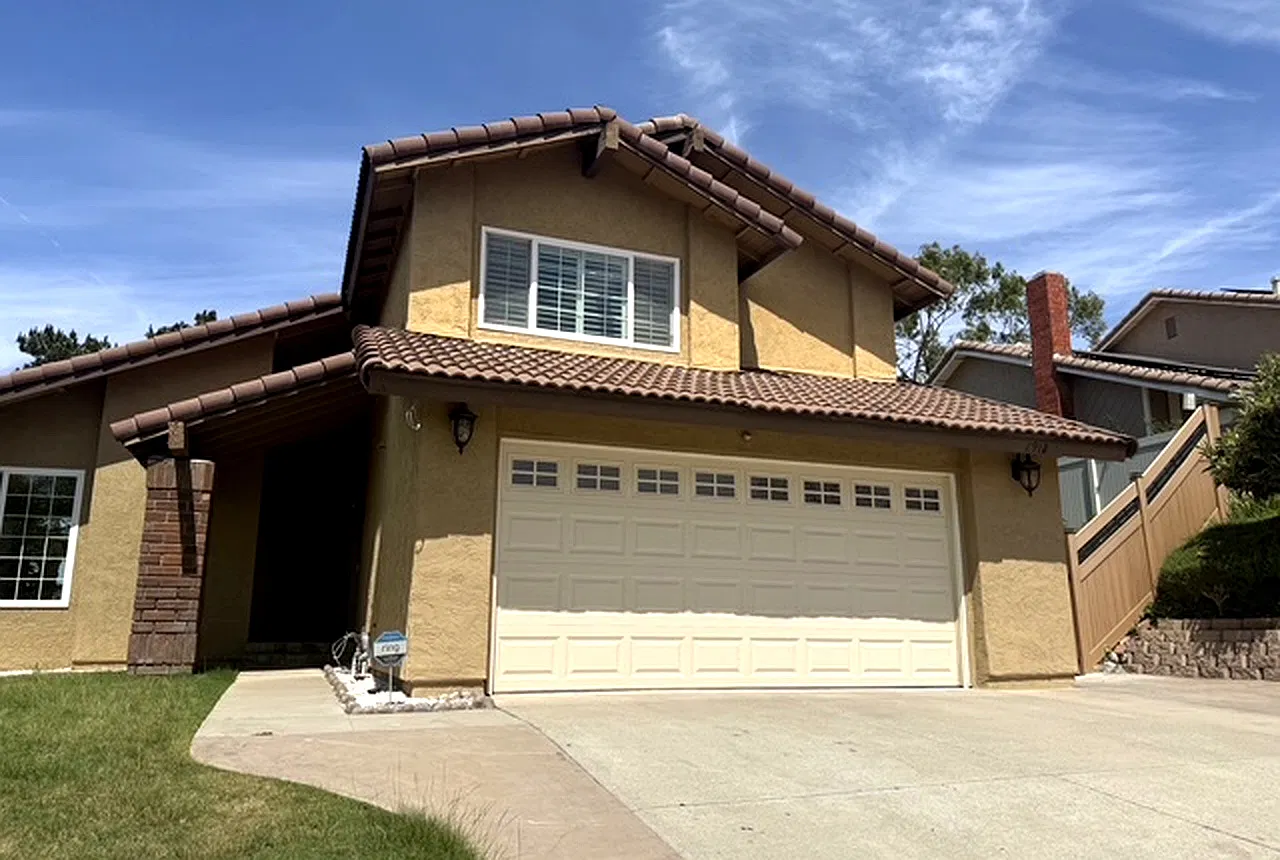 4 bed, 2272 sqft, $4,500 — Photo 2