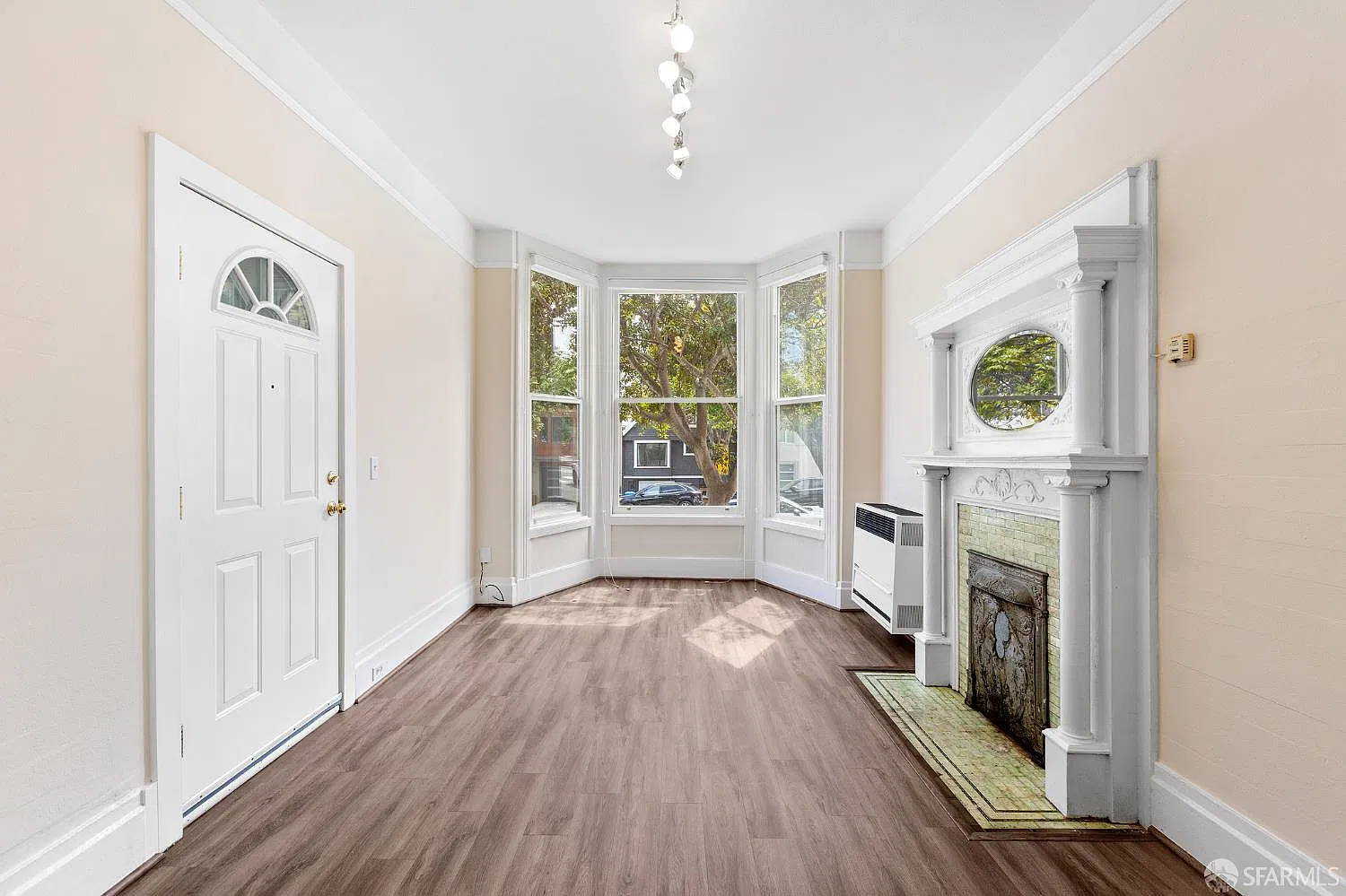 1 bed, 1.0 bath, $4,200 — Photo 2