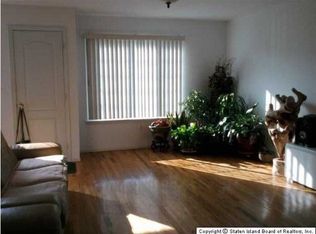 11 Moonlight Ct, Staten Island, NY 10314