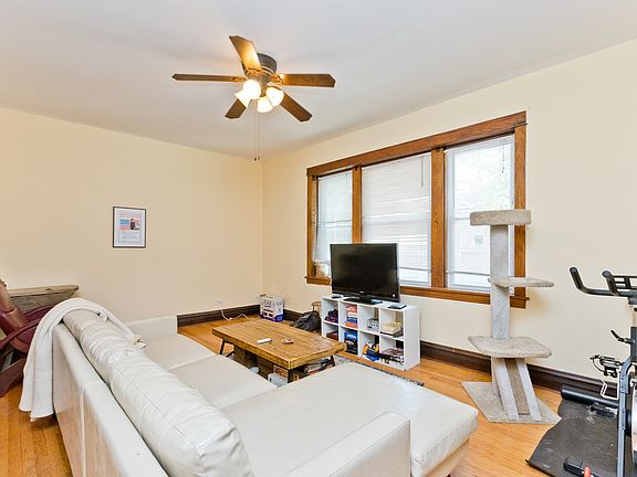 3rd image of 3214 N Paulina St #1