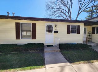 1052 Walnut Grove Dr, Norton Shores, MI 49441