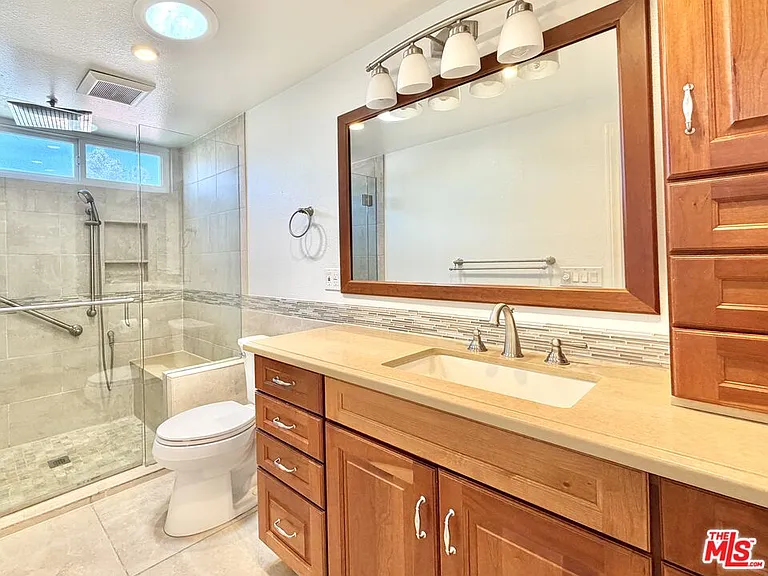 1615 Wellington Pl — Photo 26