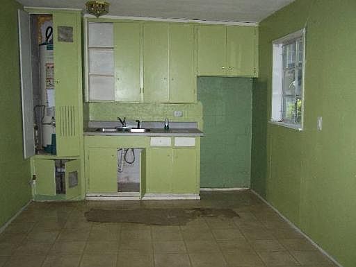 3rd image of 1318 LEE HALL ST