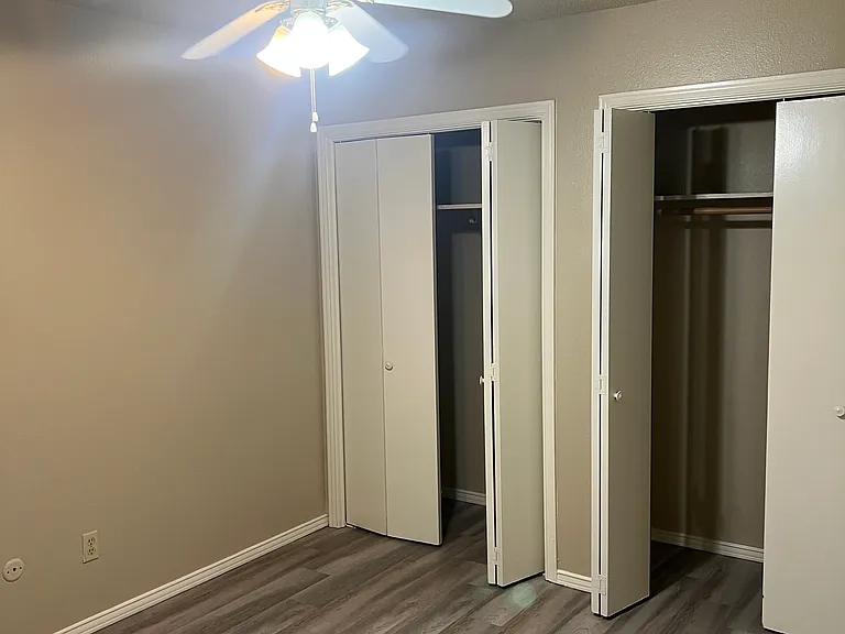 2234 Irwin St — Photo 10