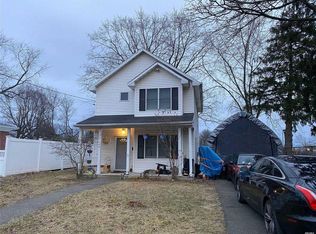 148 Garden St, Westbury, NY 11590