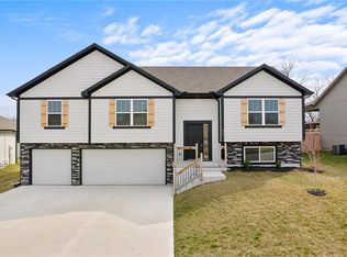 913 NW Lindenwood Dr, Grain Valley, MO 64029