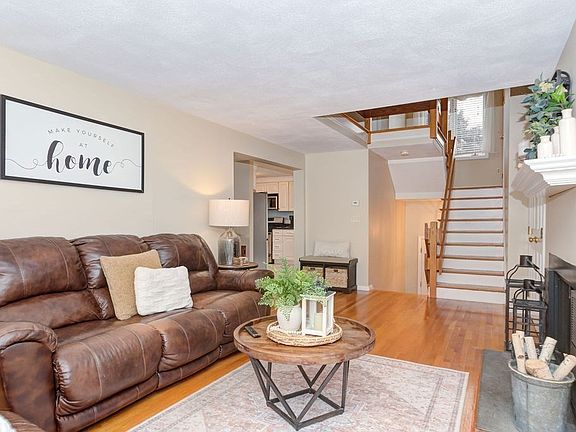 3rd image of 25 Stacy Dr #25