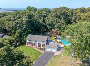 5 George Ct, Miller Place, NY 11764