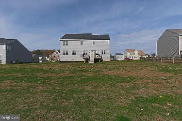 4 bed, 2.5 bath, 2825 sqft, $3,700 — Photo 3