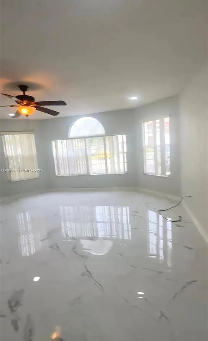 Royal Palm Bay Condo — Photo 2