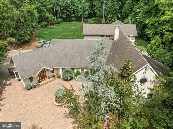 14 E Riding Dr, Cherry Hill, NJ 08003