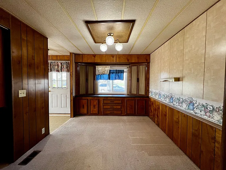 1402 Hickory Rd — Photo 8