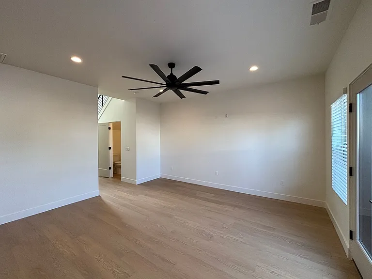 73 N 520 W #10 — Photo 6