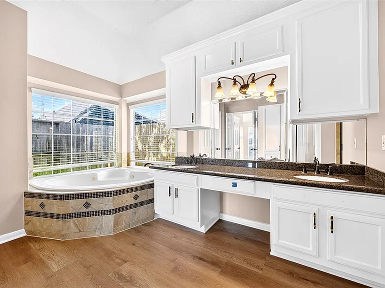 17414 Erin Way Ct — Photo 31
