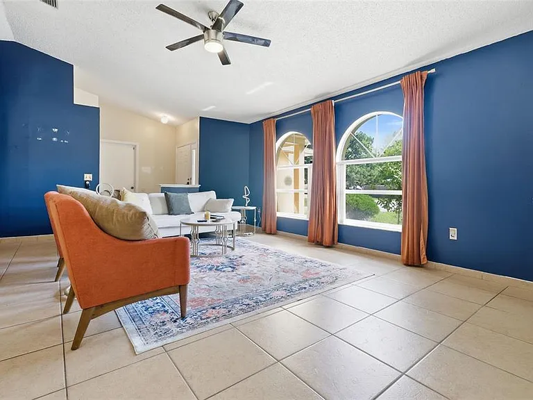 1011 Winifred Way — Photo 6