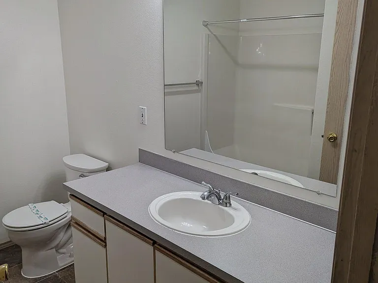1346 W Locust St — Photo 9