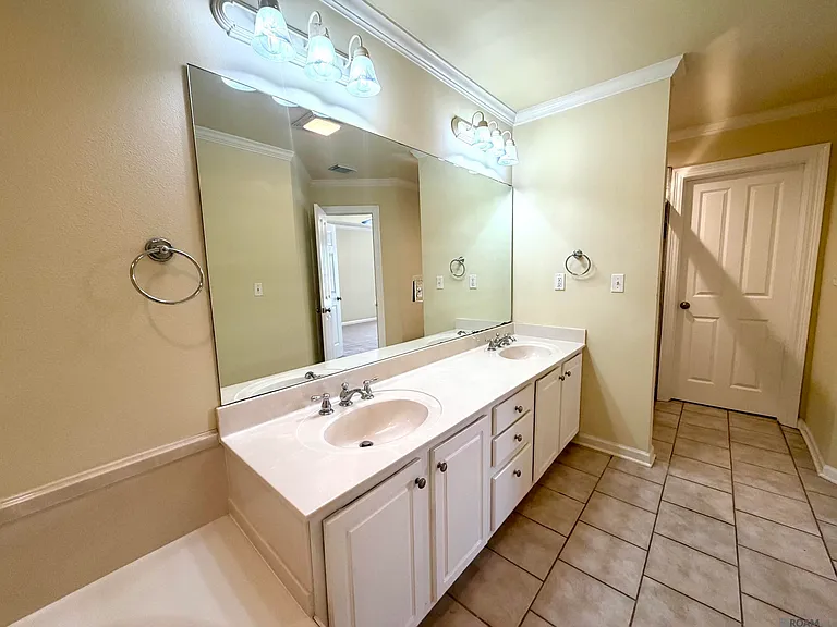 18163 Pinehurst Dr — Photo 21