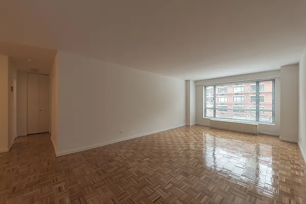 Rented by Solow Realty | media 37