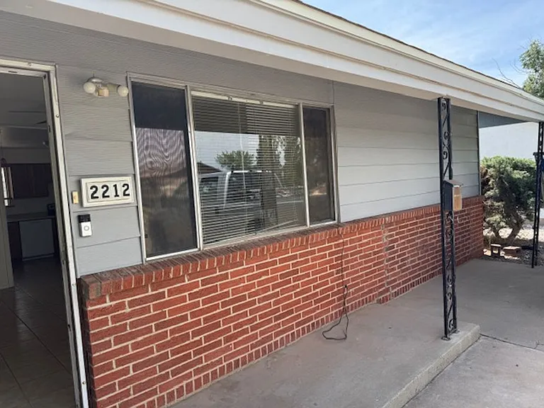 2212 Oregon Ave — Photo 2