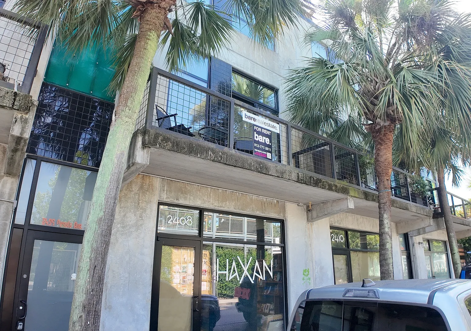 2406 De Soto Ave — Photo 1