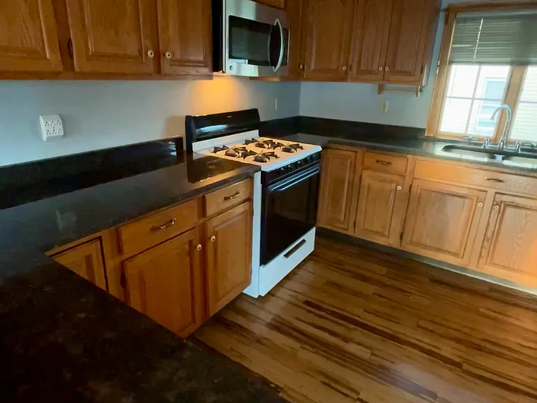 132 Pitman St — Photo 15