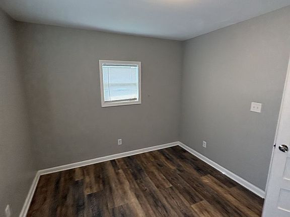 4th image of 2959 N Gladstone Ave
