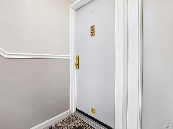 2nd image of 8 Dehaven Drive #1D