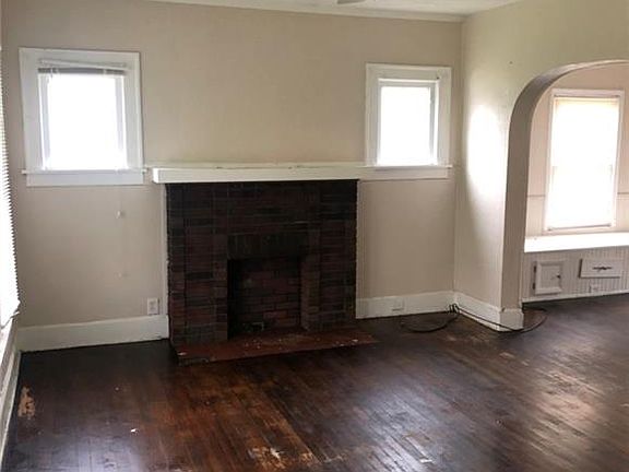 2nd image of 152 Oak St