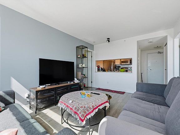 3rd image of 438 Seymour St #2008