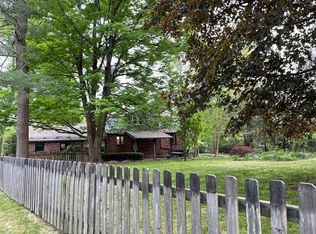 8 Hillcrest Pl, Amherst, MA 01002