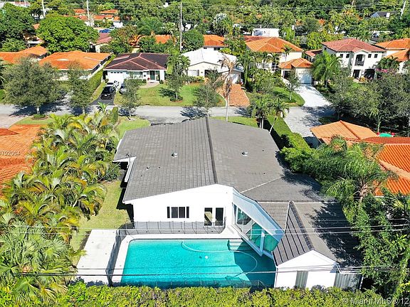 3rd image of 1524 Algardi Ave