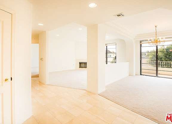 2nd image of 453 S Barrington Ave APT 204
