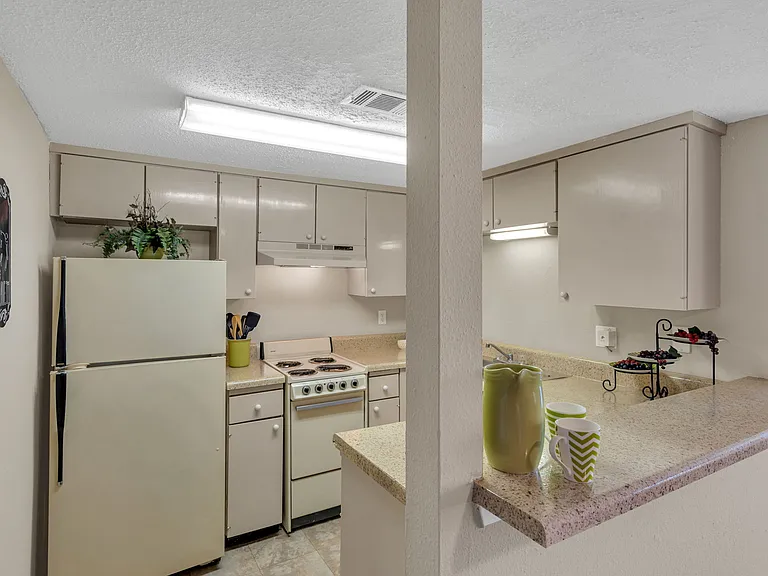 Windsong Apartments — Photo 69