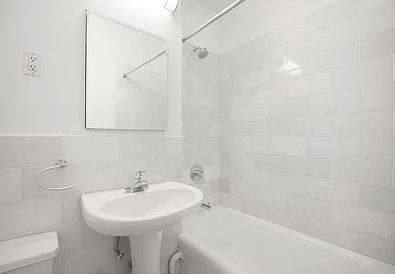 4th image of 24 5th Ave APT 321