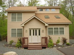 84 Mountain Glen Dr, Gouldsboro, PA 18424