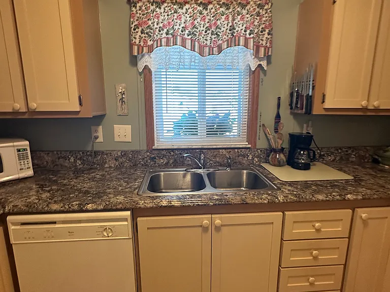 932 Oleander St — Photo 23