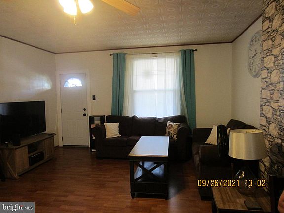 2nd image of 6017 Vandike St