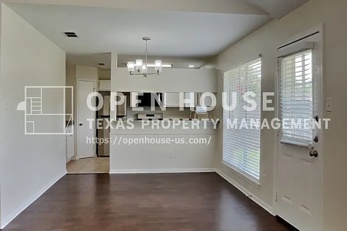 2631 Sherwood Hollow Ln — Photo 6
