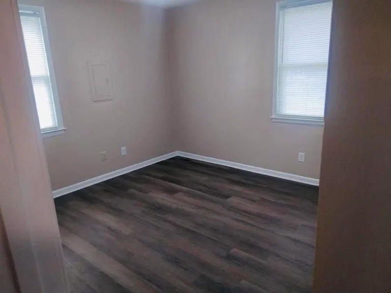209 Ashwood Dr — Photo 10