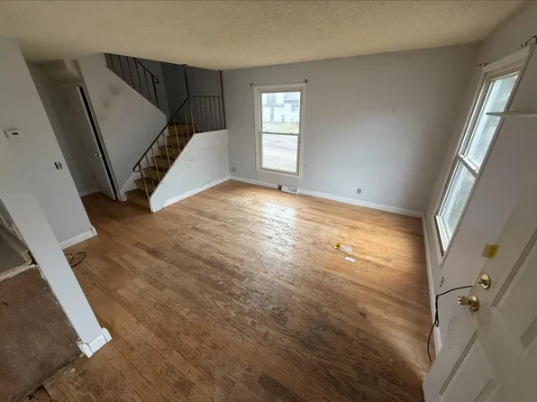 4980 Grenwich Trl N, Oakdale, MN 55128