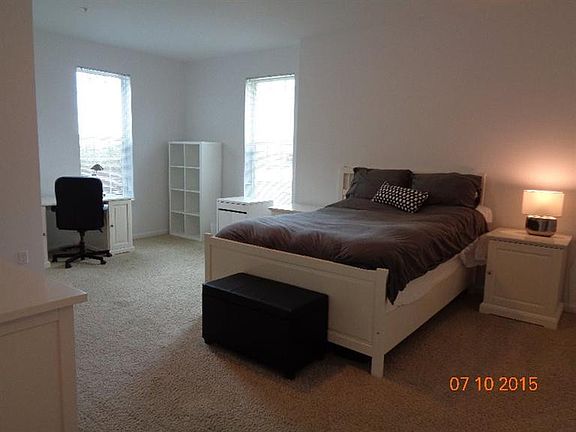 5th image of 923 E Summerfield Glen Cir
