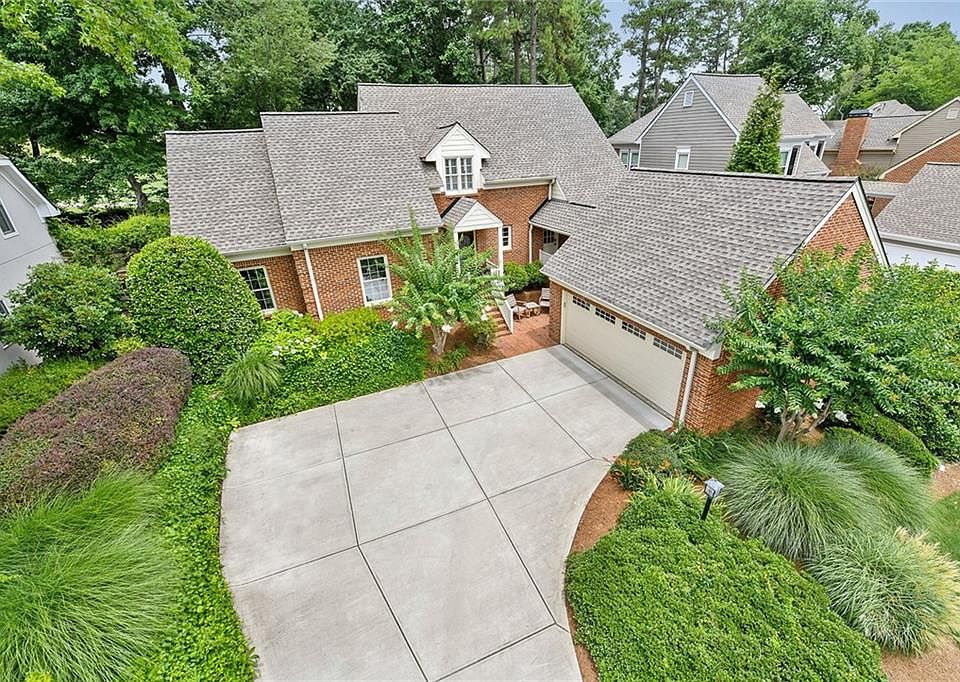 1st image of 2590 Club Springs Dr